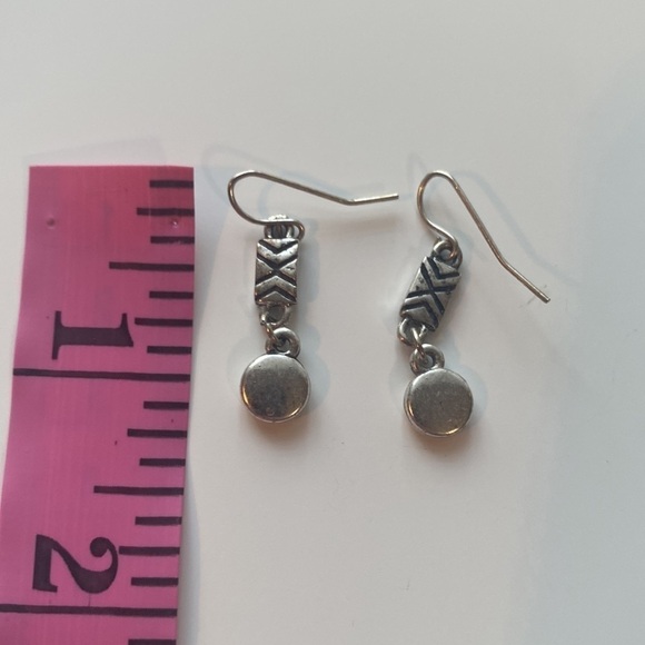 Triangle pattern | Black/ Silver color | pair of earrings - Picture 4 of 4